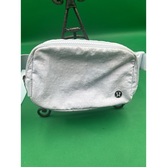 Lululemon Everywhere Belt Bag White Crossbody Fanny Pack Adjustable Strap - Picture 1 of 8
